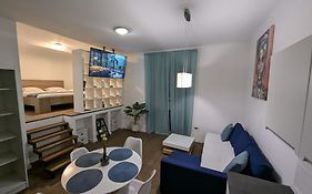 Fantabulous Downtown Abode W King Bed, 65