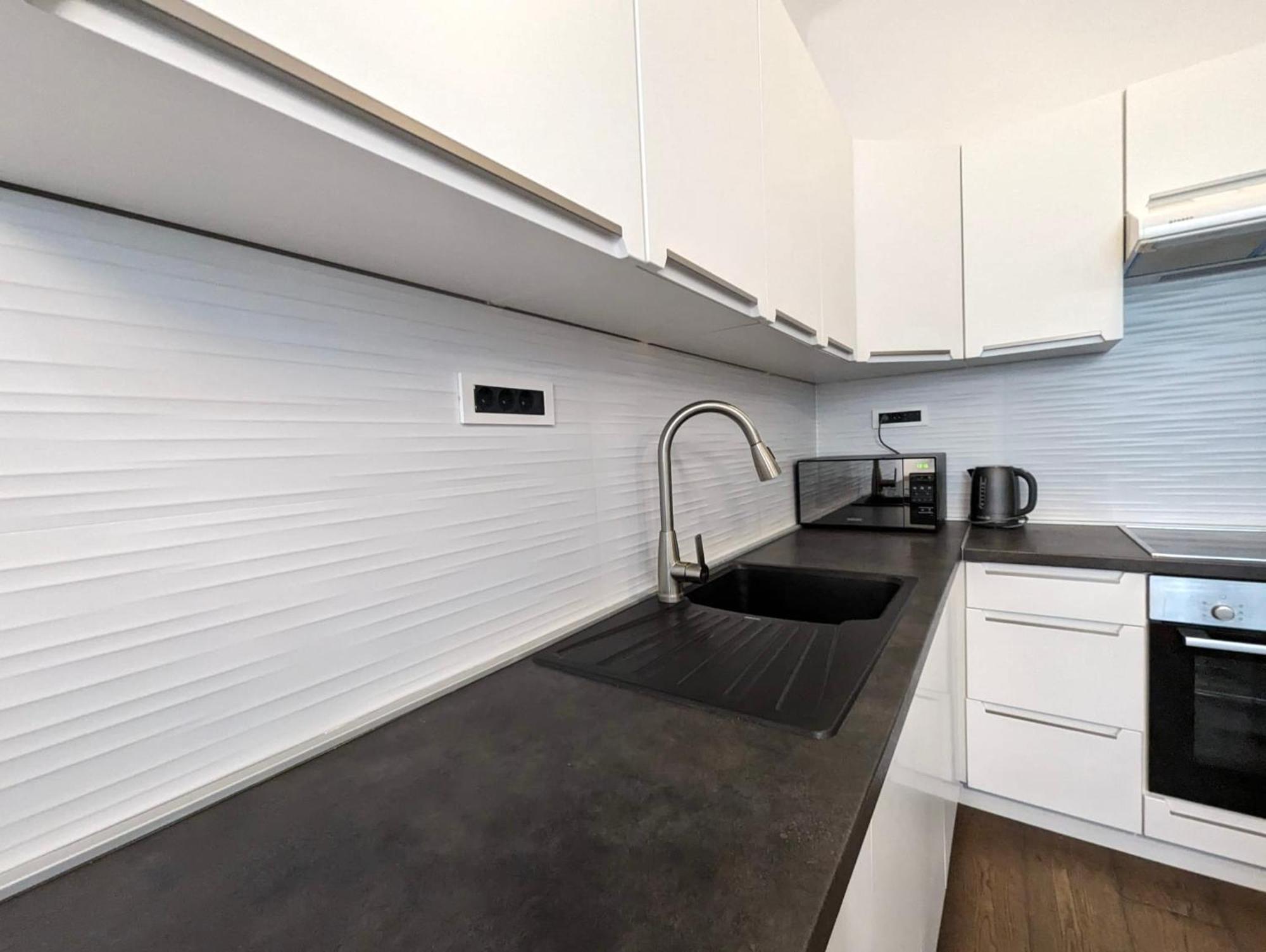 Fantabulous Downtown Abode W King Bed, 65" Tv, Washer And Tumble Dryer Zagabria Esterno foto