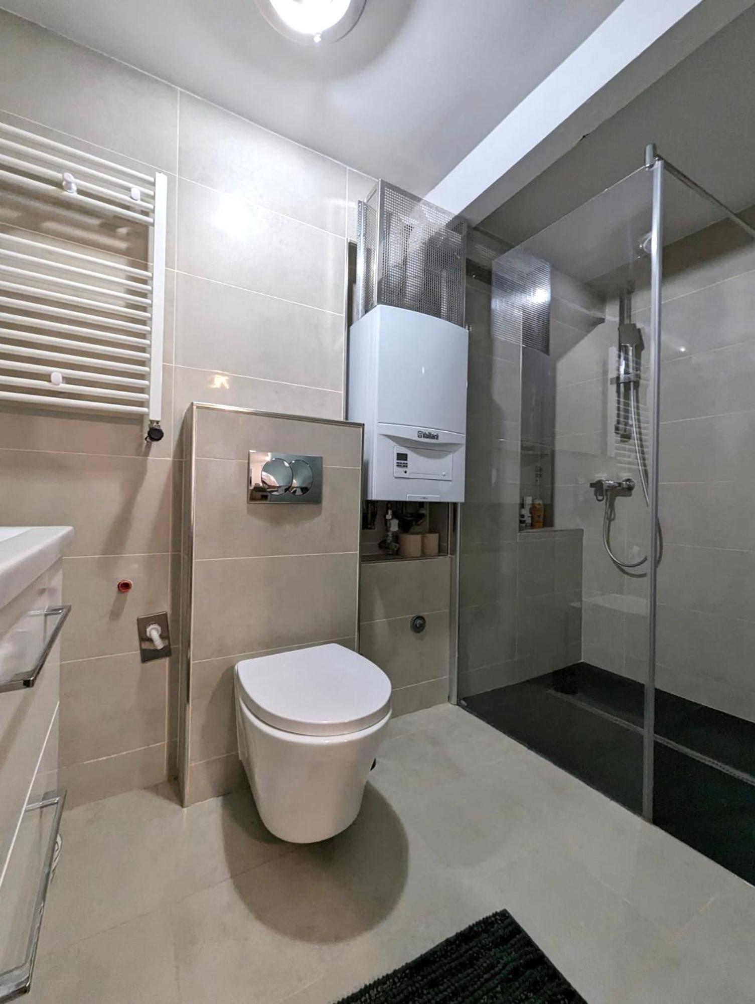Fantabulous Downtown Abode W King Bed, 65" Tv, Washer And Tumble Dryer Zagabria Esterno foto
